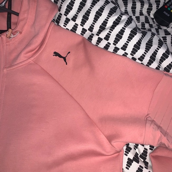 Pink Puma tracksuit - Picture 9 of 10